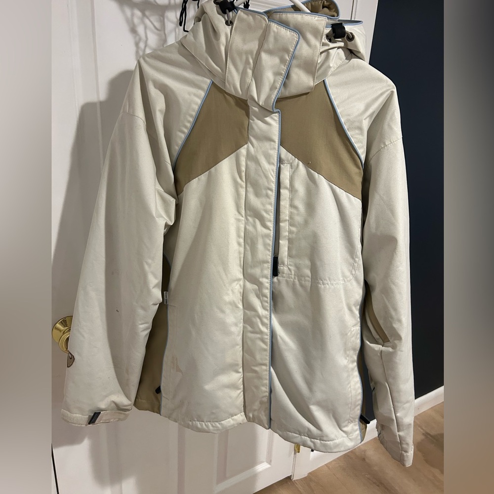 BUNDLE OR PURCHASE SEPARATELY
Women’s Snowboard/Ski Jacket and Pants